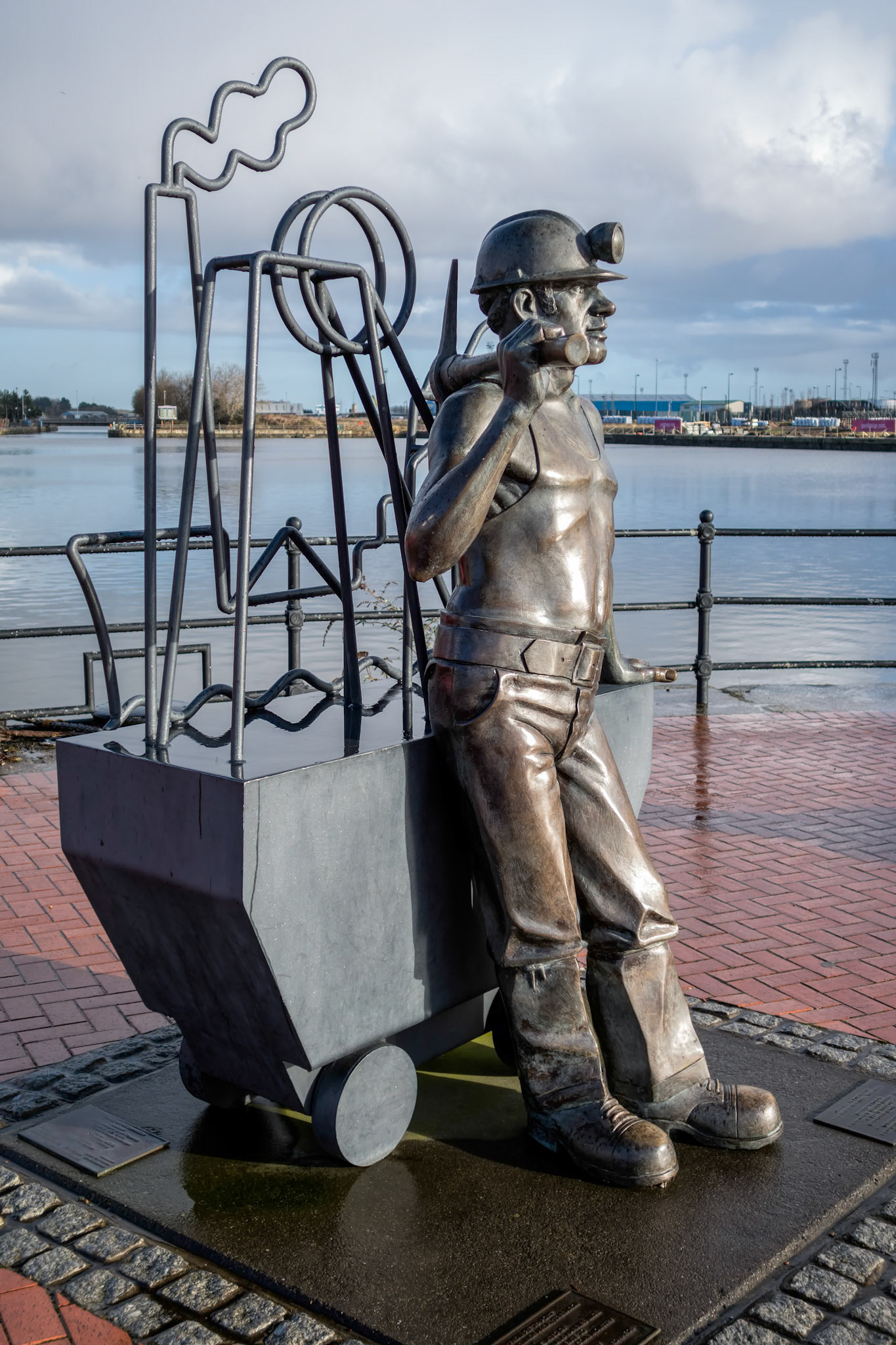 Pit to Port Coal Miner Sculpture Cardiff Bay