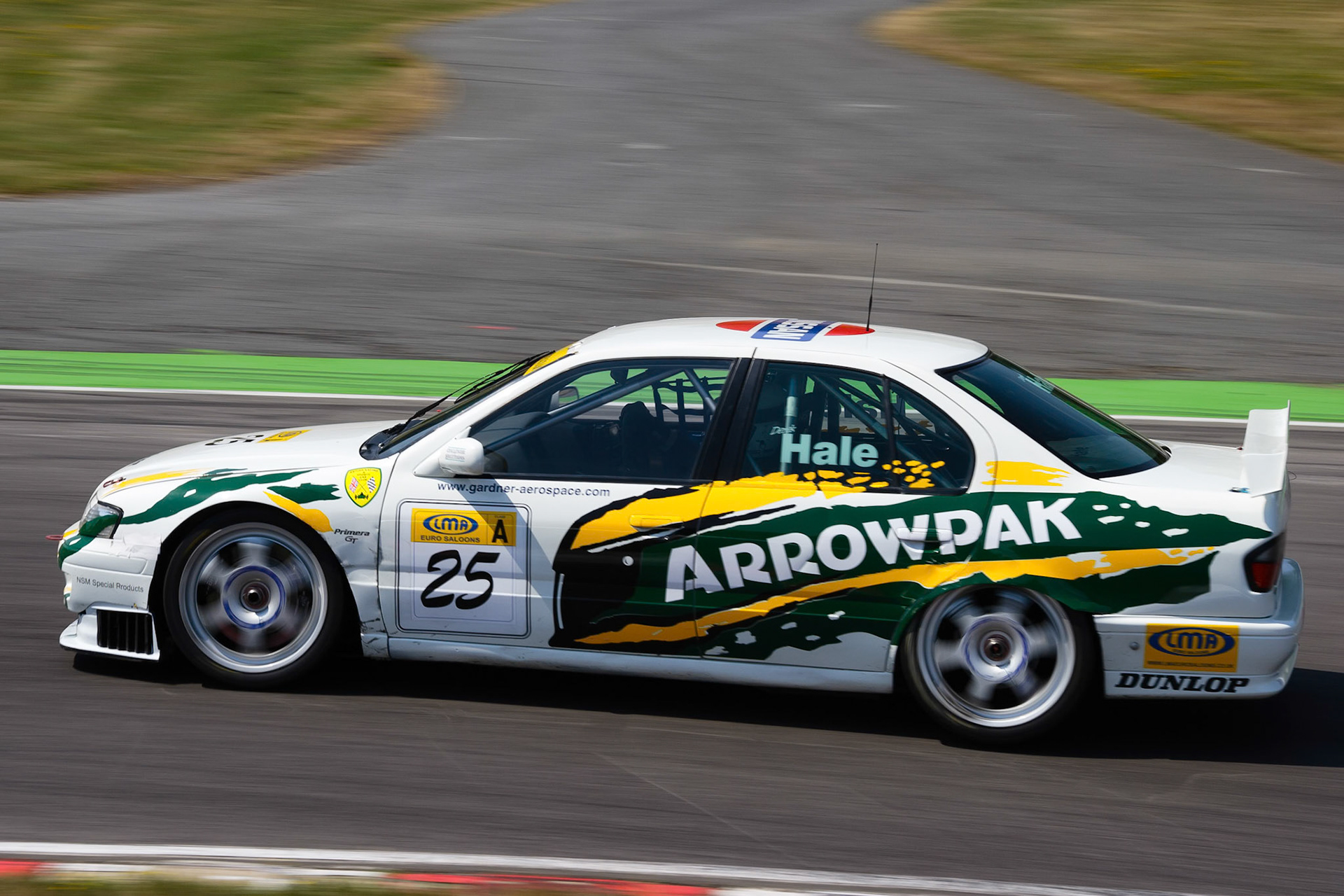 Derek Hale Racing Nissan Primera GT Sports Tourer Car at Brand's Hatch
