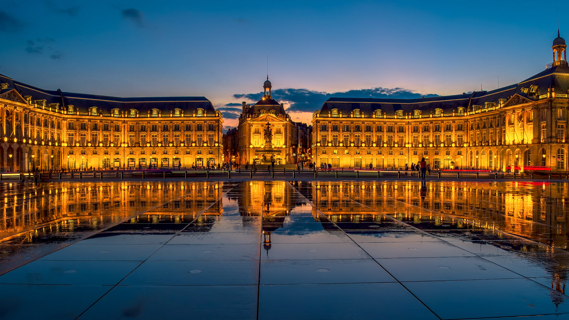 Miroir d'Eau at Place de la Bourse in Bordeaux