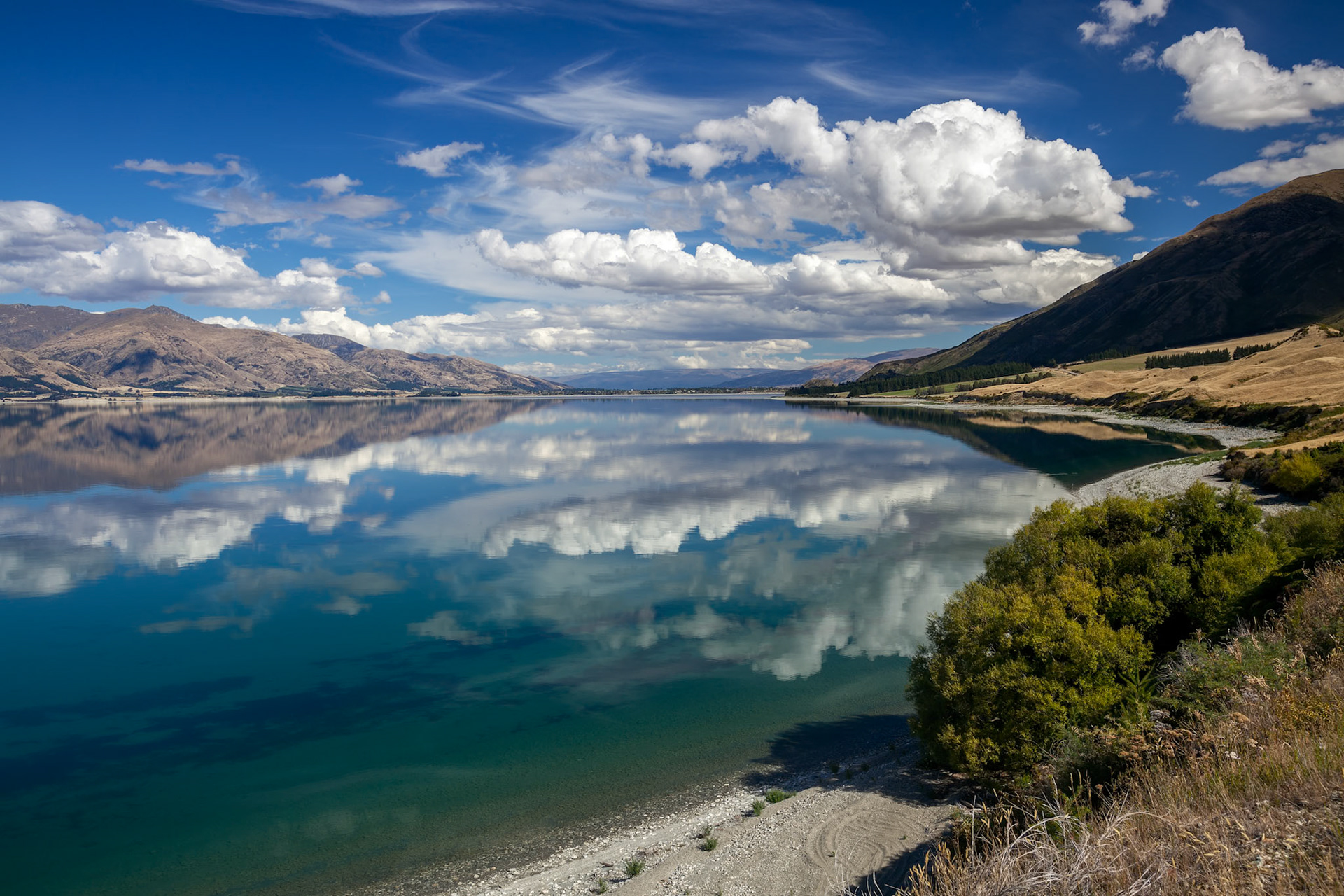 Scenic View of Lake Hawea