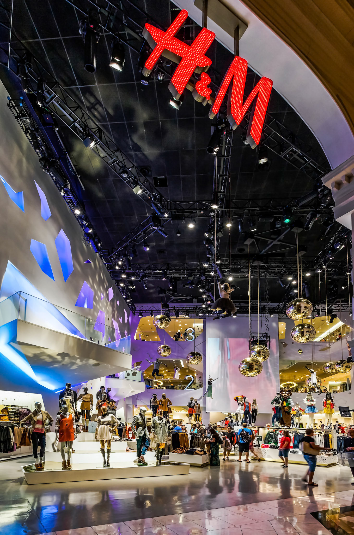 H&amp;M Shop in the Forum Shopping Mall Caesar's Palace Las Vegas