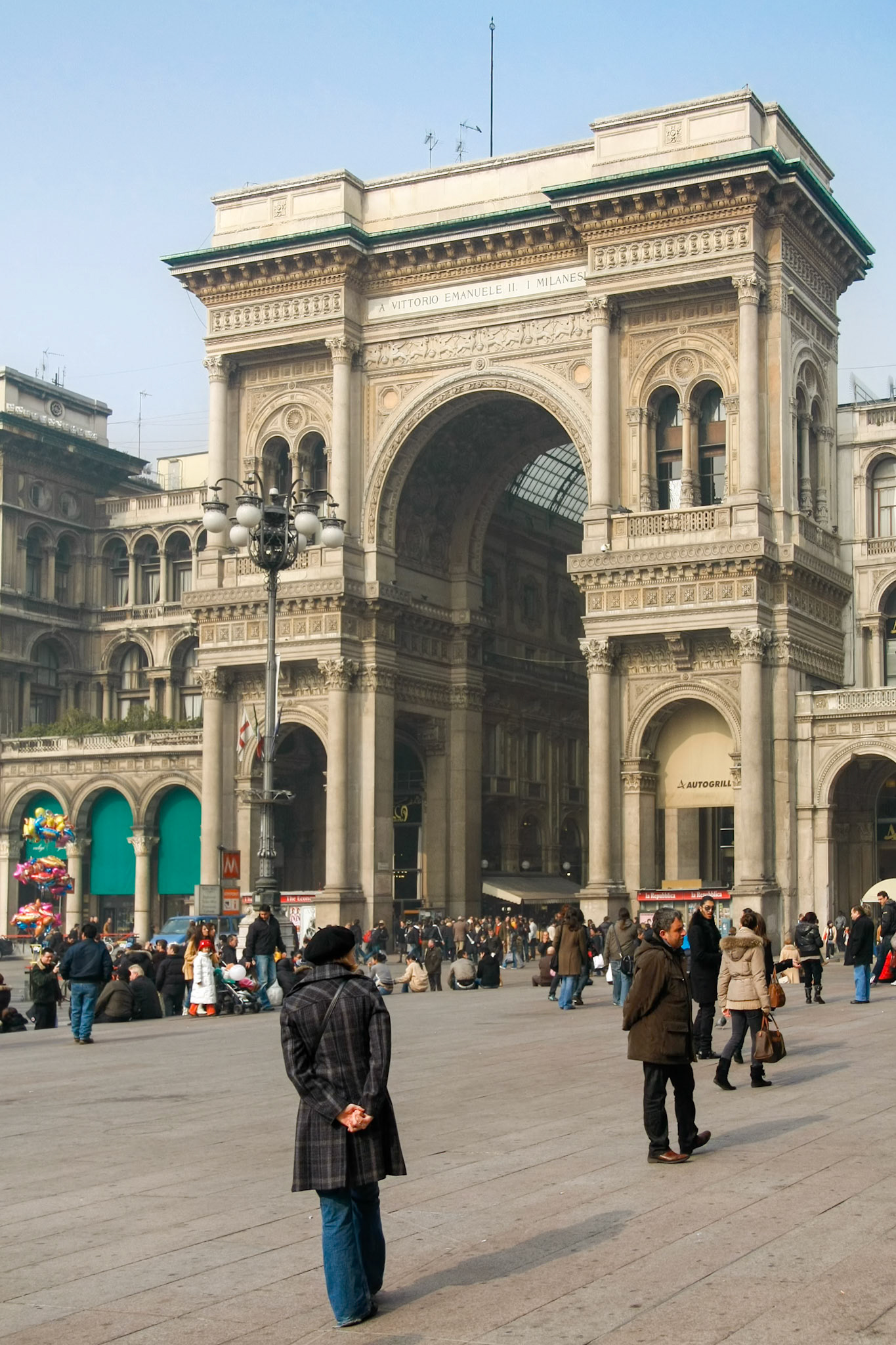 MILAN, ITALY, EUROPE - FEBRUARY 23 : Body language in Milan on February 23, 2008. Unidentified people