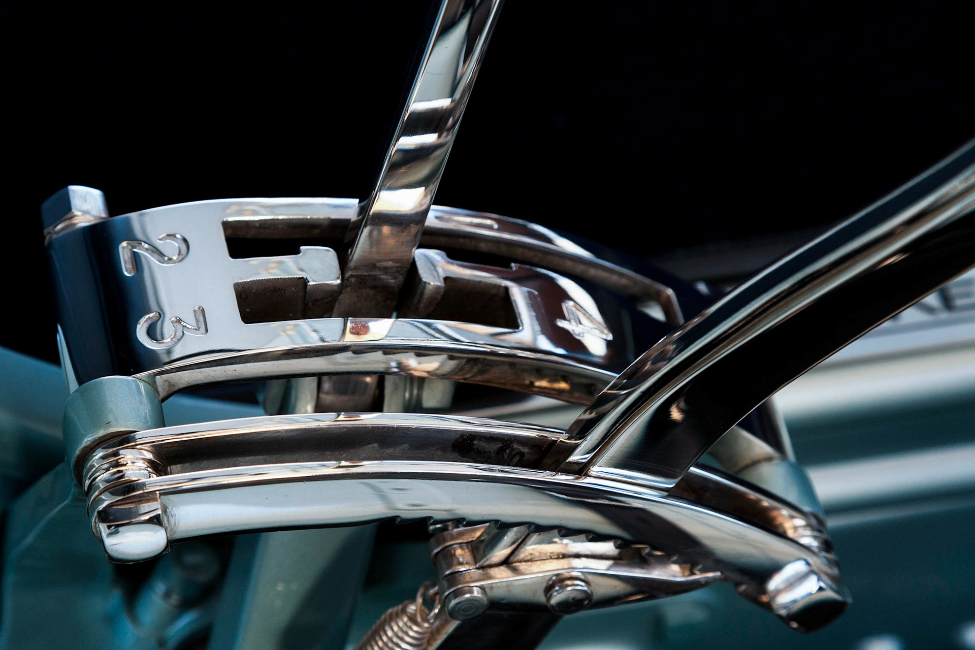 Close-up Gear Change on Rolls Royce Silver Dawn 1908
